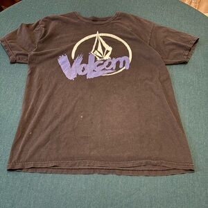 2000s Volcom Black Graphic T-Shirt for Men